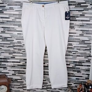 Nautica Womens 12 NWT Classic White Chinos Straight Leg Pockeys Resort Wear